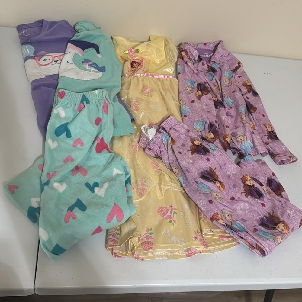 Bundle 2 Girl pijamas and 1 Bella nightgown size 5-6 - Picture 7 of 10